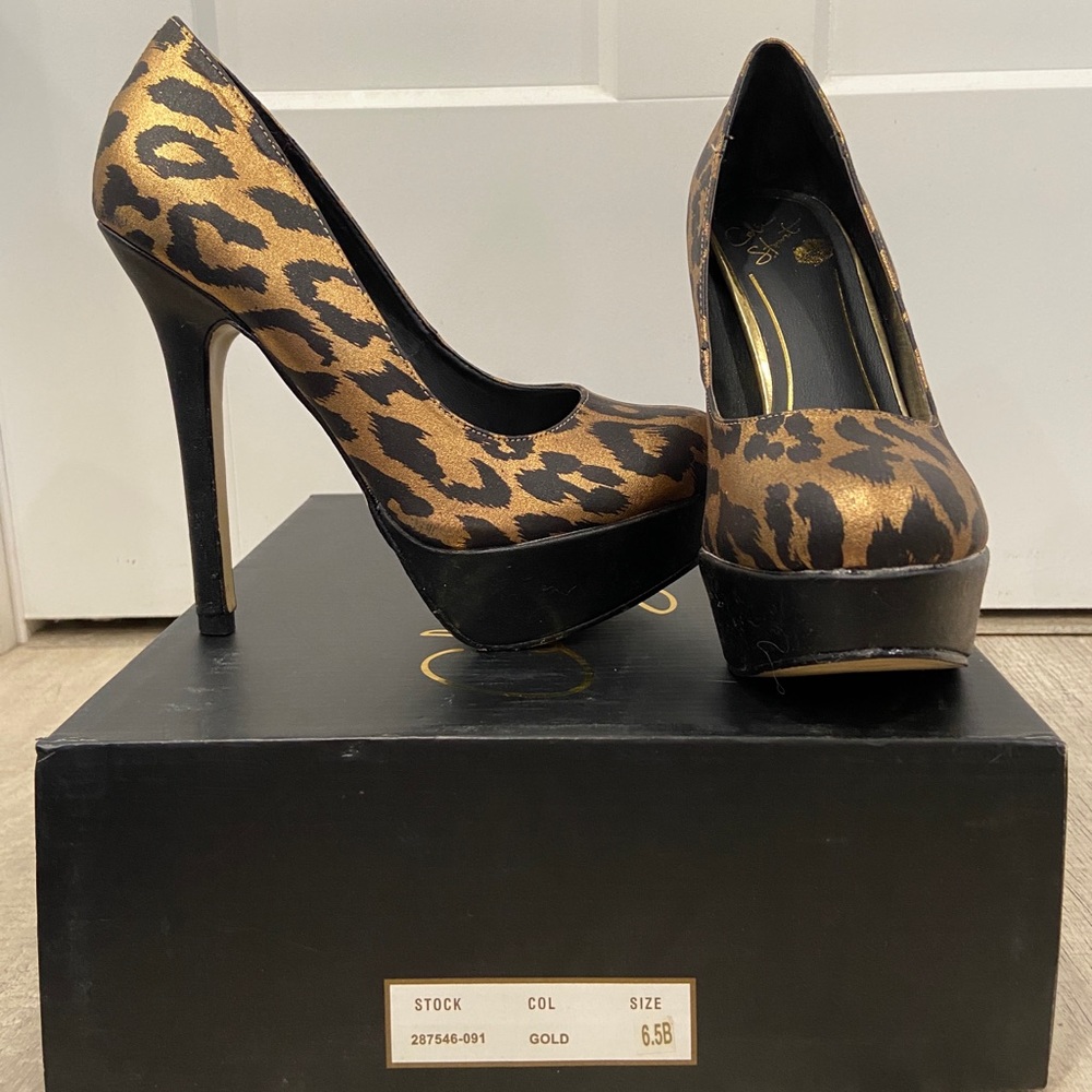 Victoria’s Secret Colin Stuart Cheetah print heels 6.5
